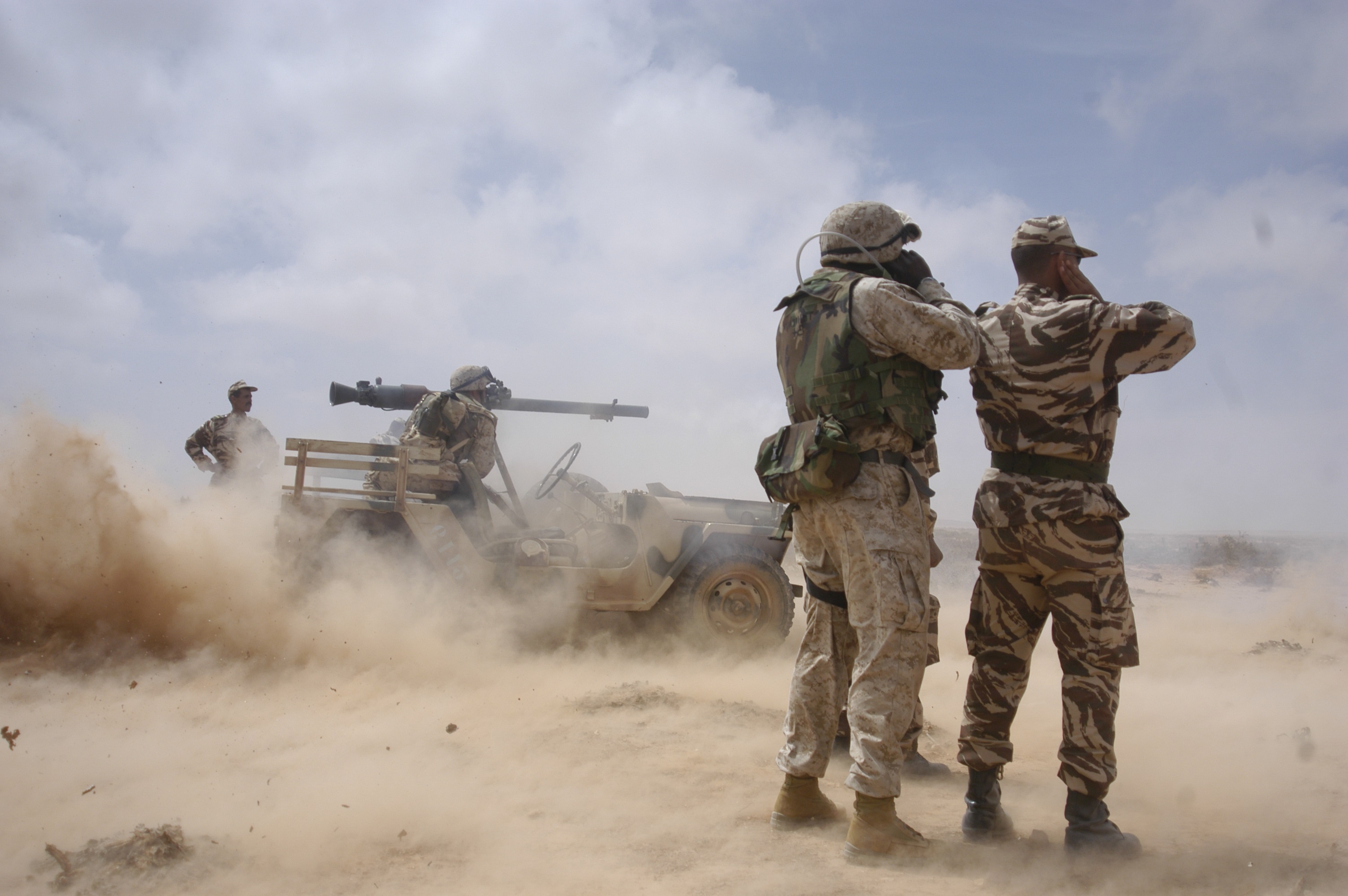 Des soldats marocains entraînés par des officiers instructeurs de l'Otan. D. R.